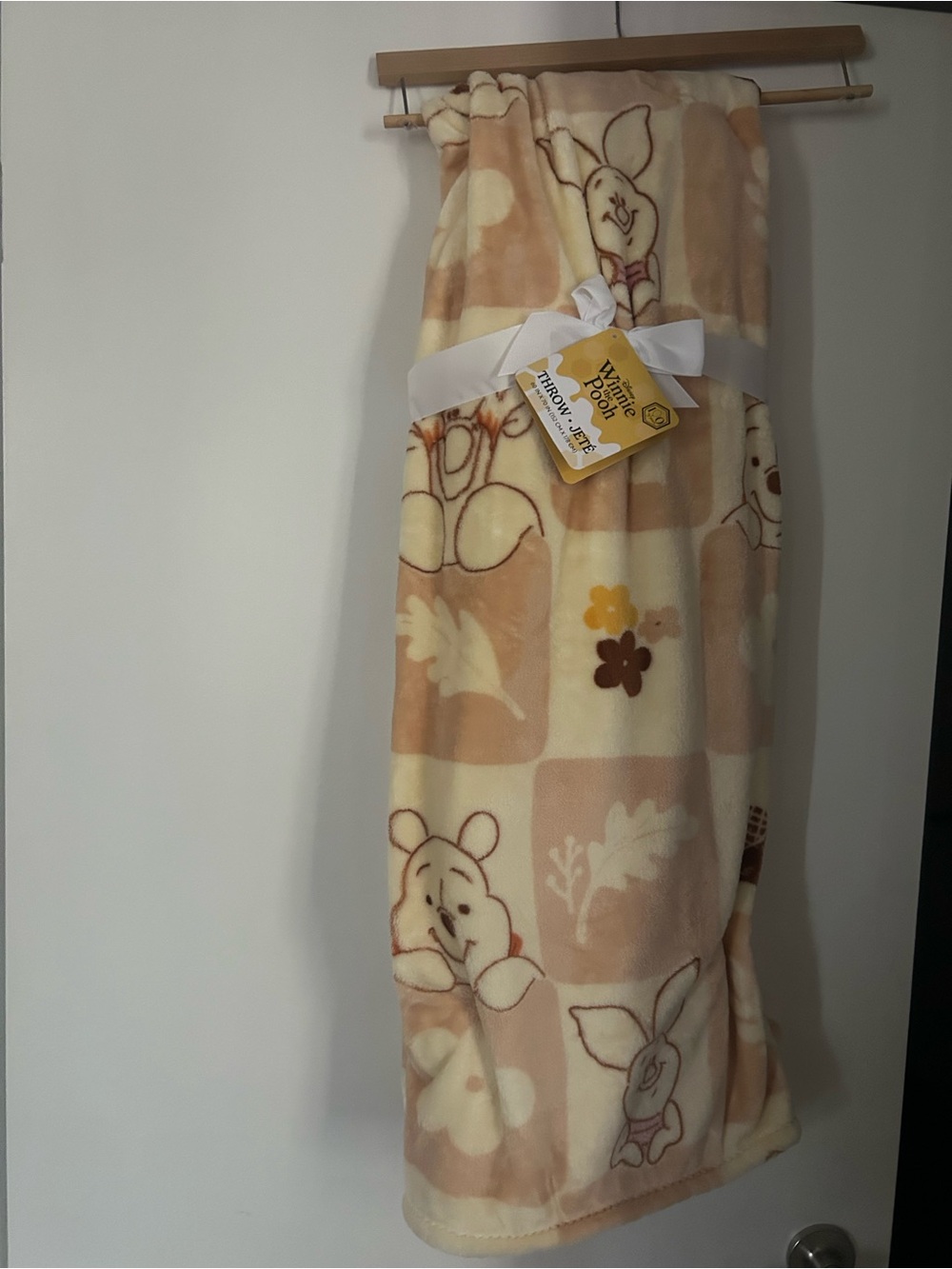 Disney Winnie the Pooh Plush Fall Blanket